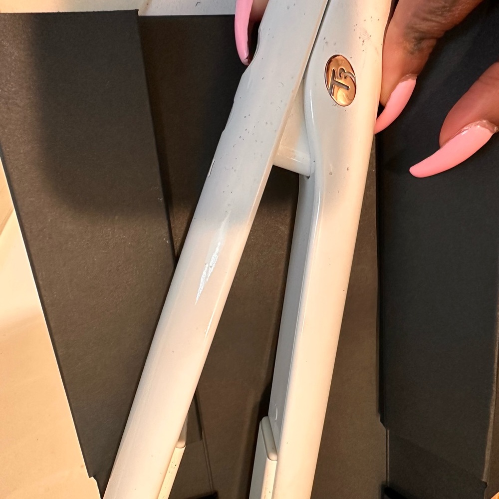 T3 hair straightener